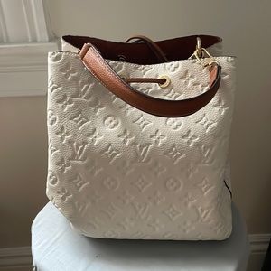 White LV tote bag